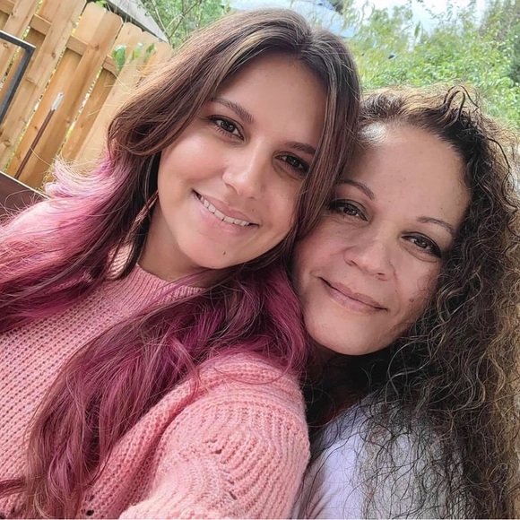 Meet your Posher, Leticia - Picture 2 of 2